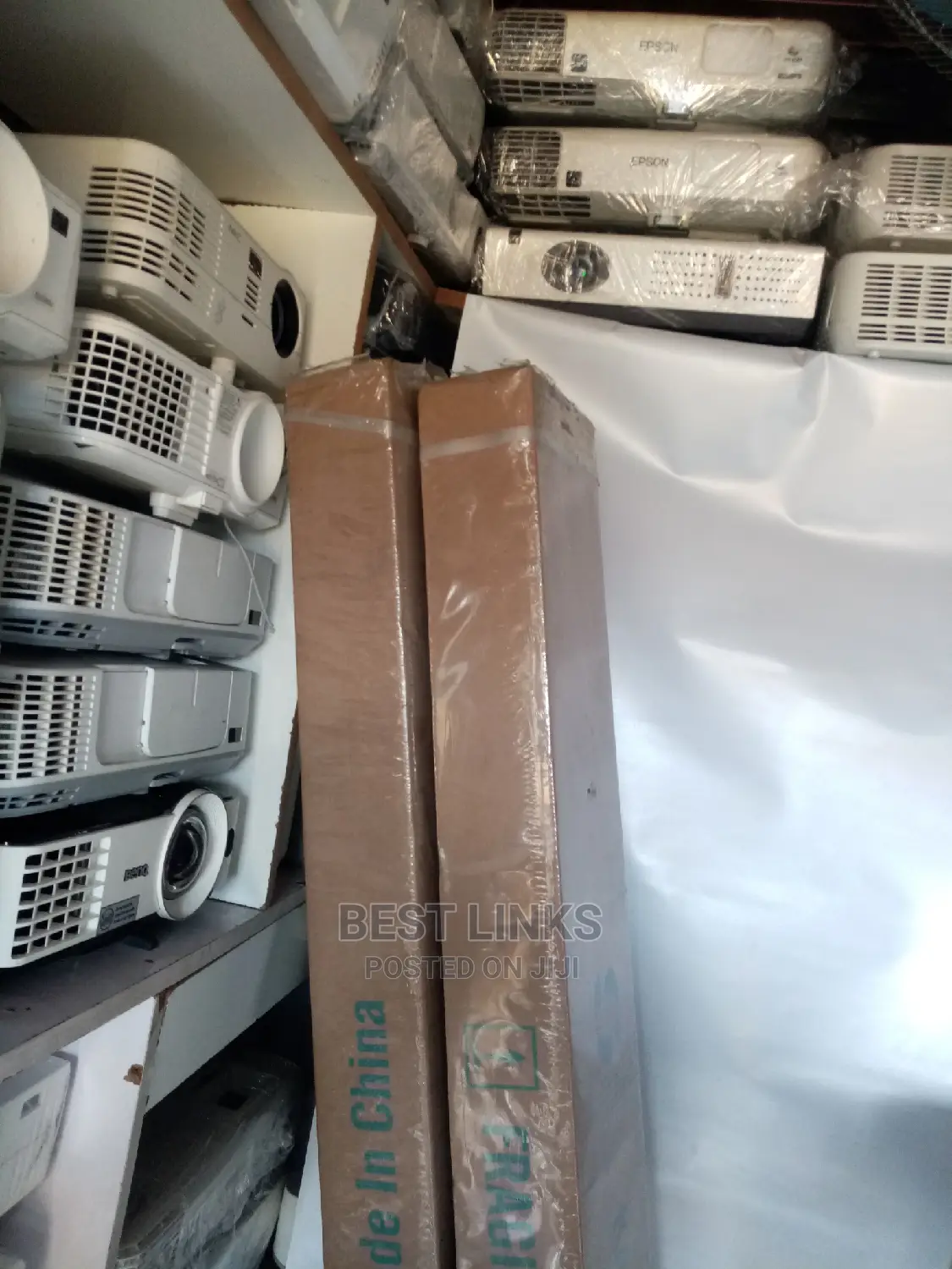 Projection Screen Available Electric With Remote,72 /72 Size