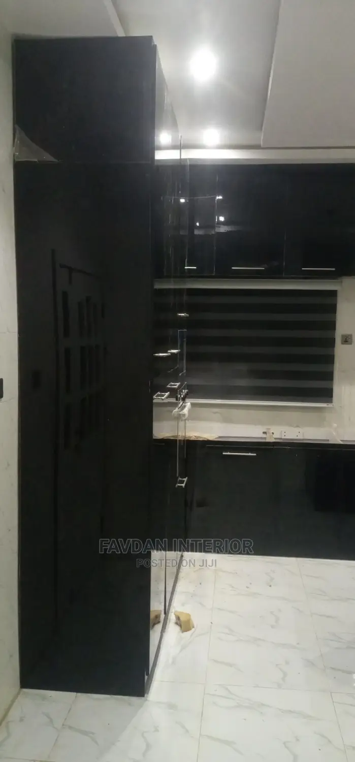Quality Glossy Kitchen Cabinet