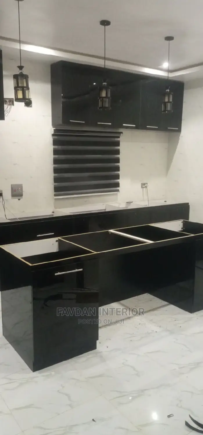 Quality Glossy Kitchen Cabinet