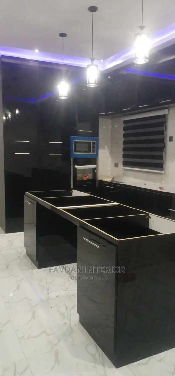 Quality Glossy Kitchen Cabinet