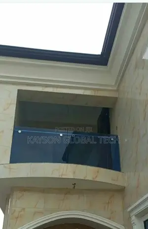 Strong (Frameless) Glass Handrail