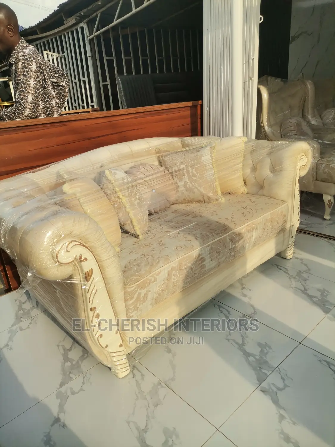 Eleganza Sofa