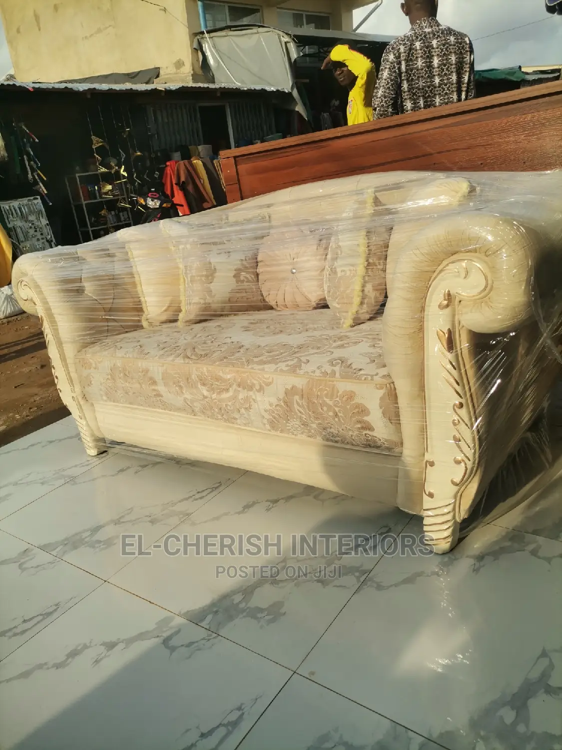 Eleganza Sofa
