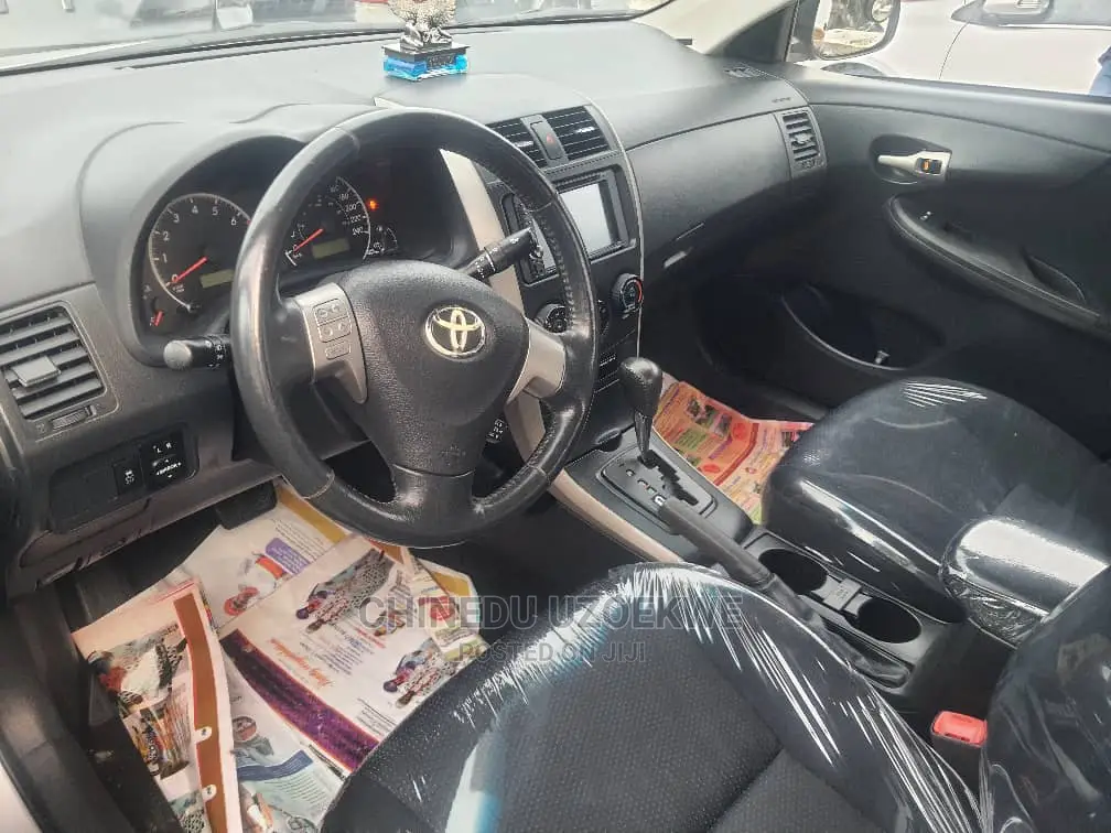 Toyota Corolla 2010 Silver