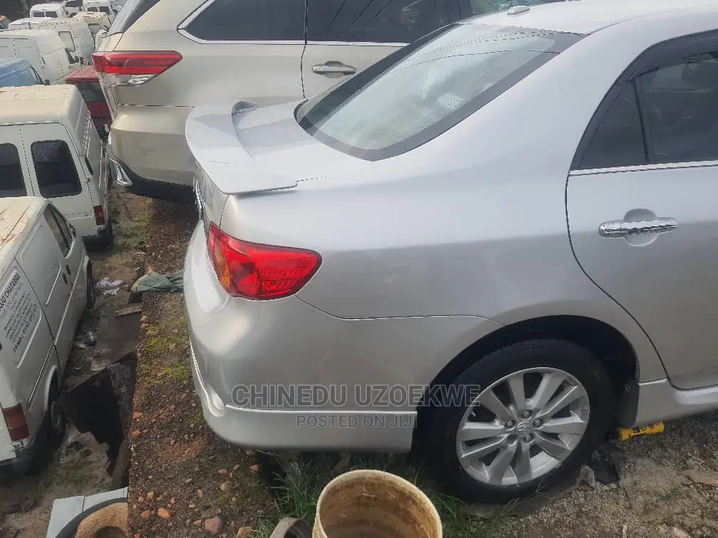 Toyota Corolla 2010 Silver