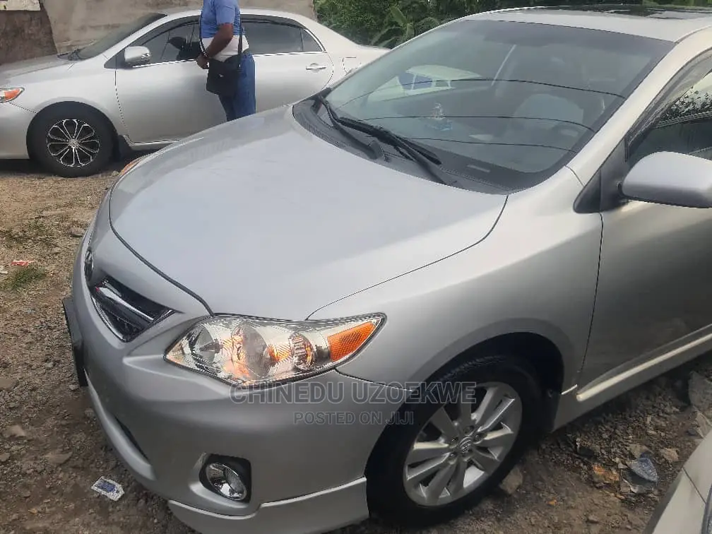 Toyota Corolla 2010 Silver