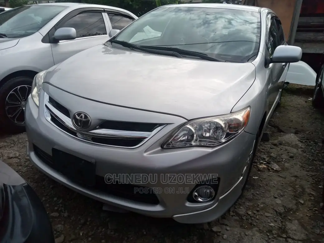 Toyota Corolla 2010 Silver