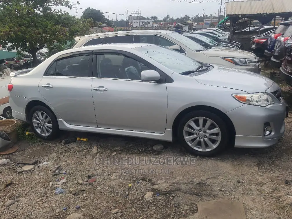 Toyota Corolla 2010 Silver