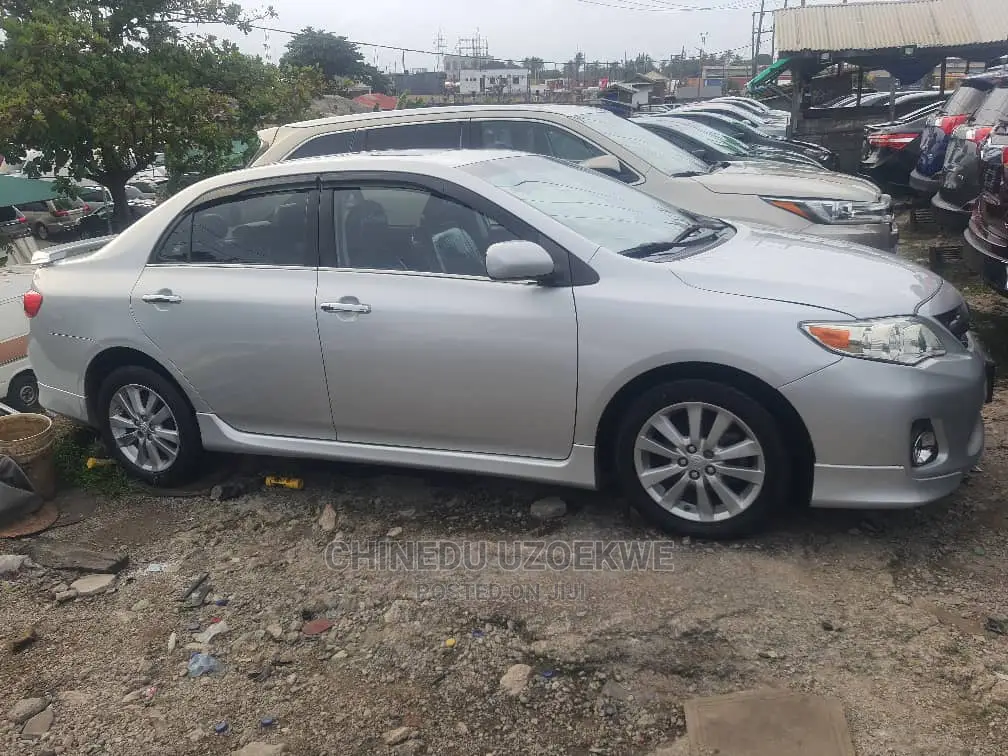 Toyota Corolla 2010 Silver