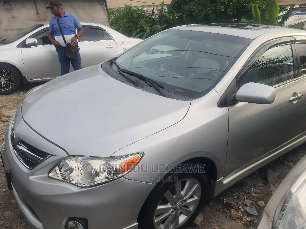 Toyota Corolla 2010 Silver