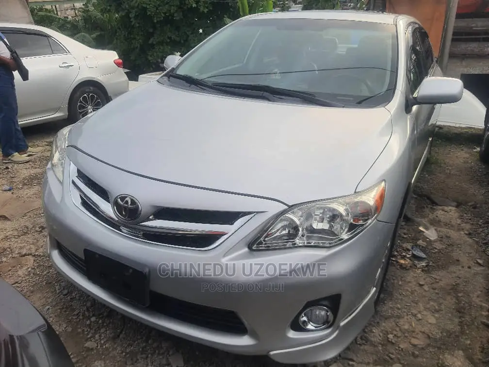 Toyota Corolla 2010 Silver