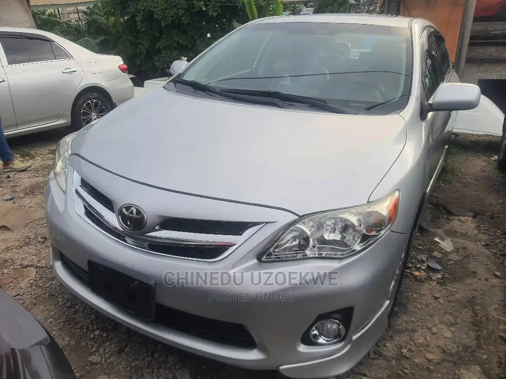 Toyota Corolla 2010 Silver