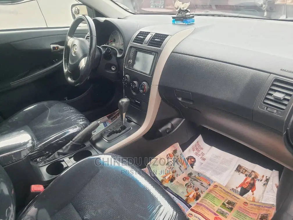 Toyota Corolla 2010 Silver