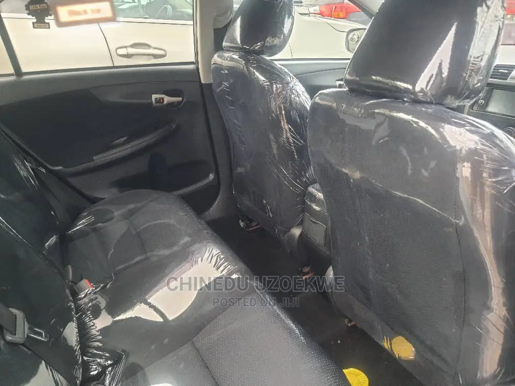 Toyota Corolla 2010 Silver