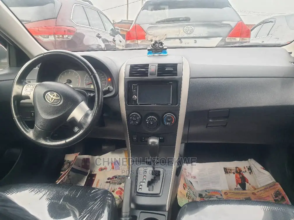 Toyota Corolla 2010 Silver