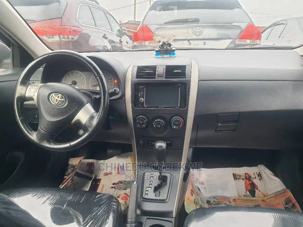 Toyota Corolla 2010 Silver