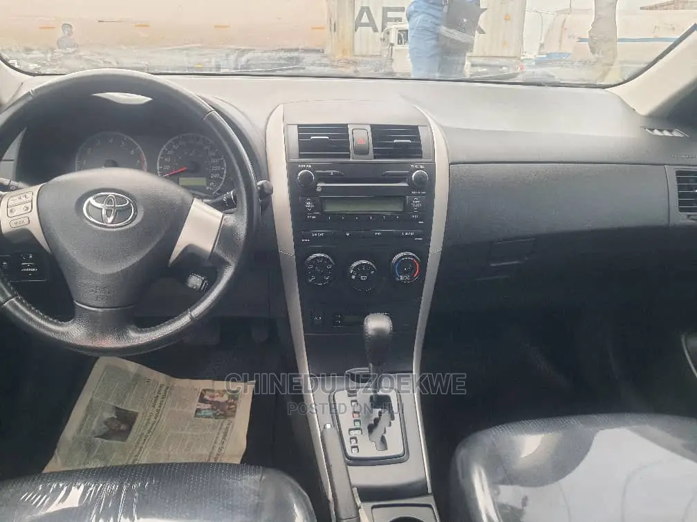 Toyota Corolla 2010 Gray