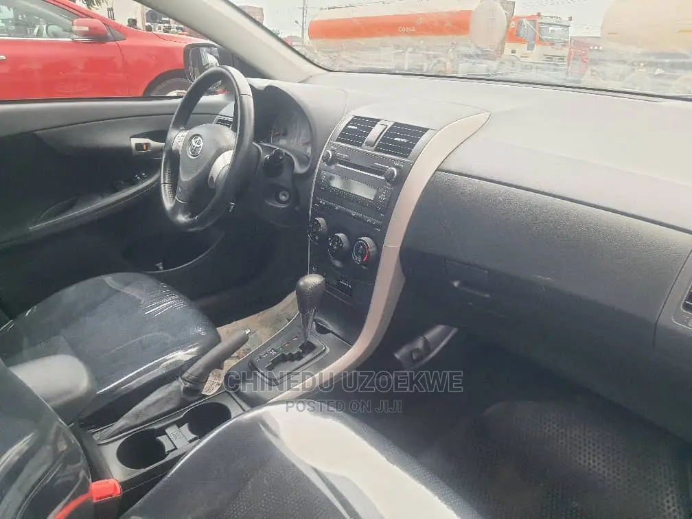 Toyota Corolla 2010 Gray