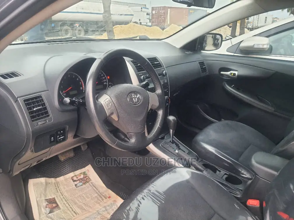 Toyota Corolla 2010 Gray
