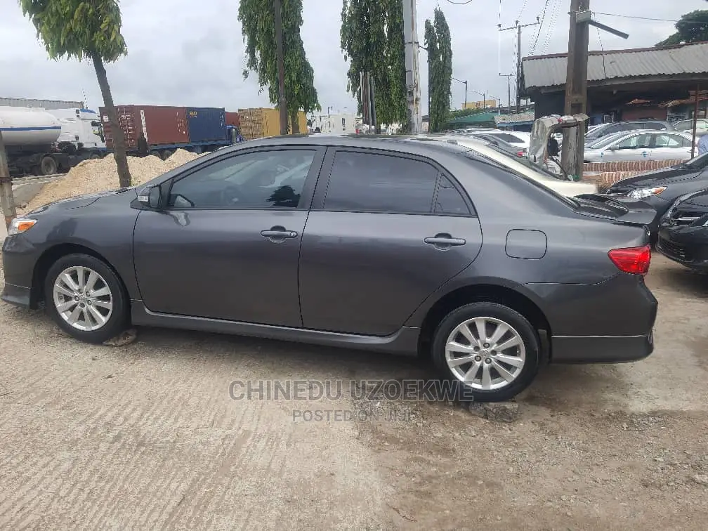 Toyota Corolla 2010 Gray