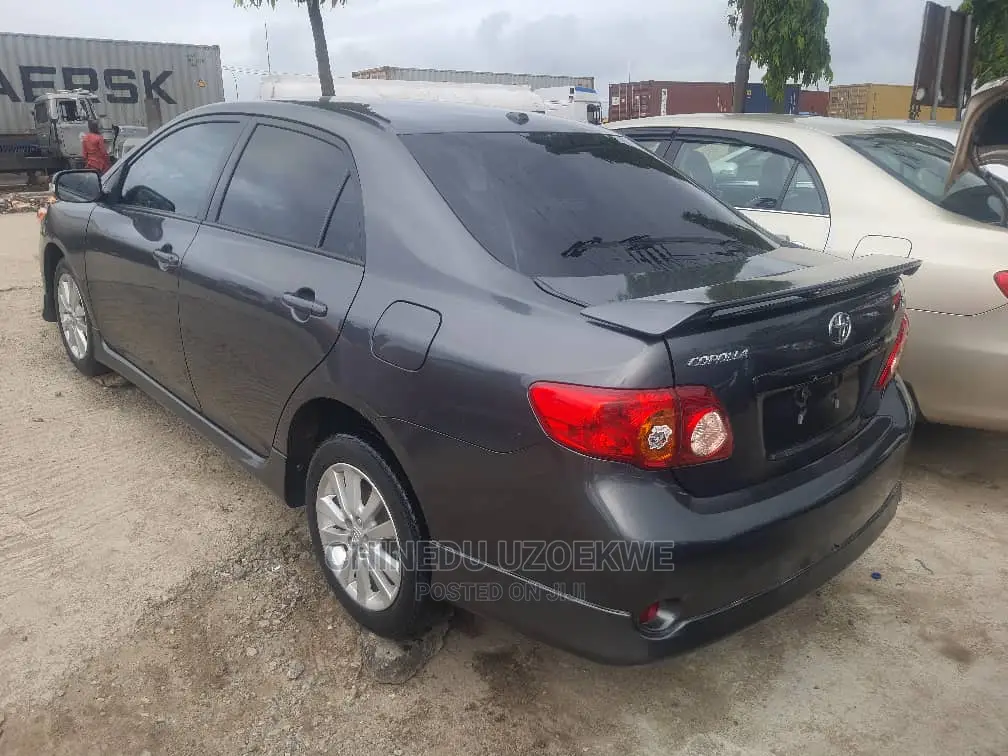 Toyota Corolla 2010 Gray
