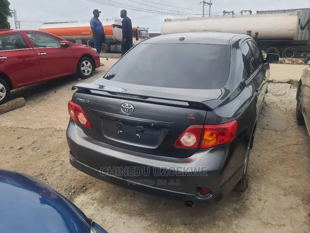 Toyota Corolla 2010 Gray
