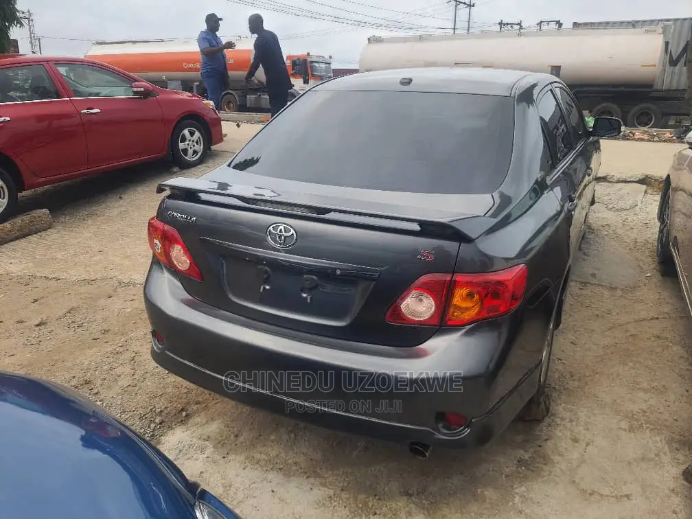Toyota Corolla 2010 Gray