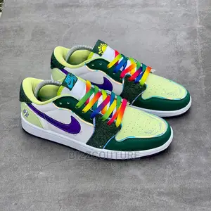 Original NIKE SB DUNK LOW Sneakers Available in Store