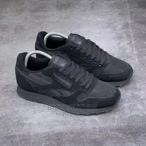 Original REEBOK Sneakers in Store