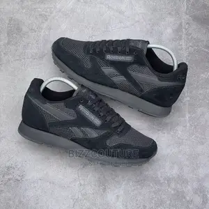 Original REEBOK Sneakers in Store
