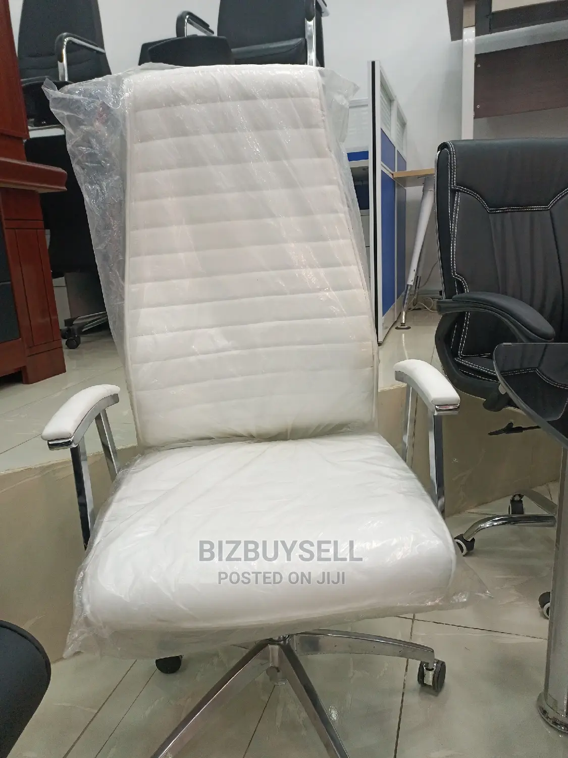 Quality Executive Adjustable Swivel Leather Office Chair.