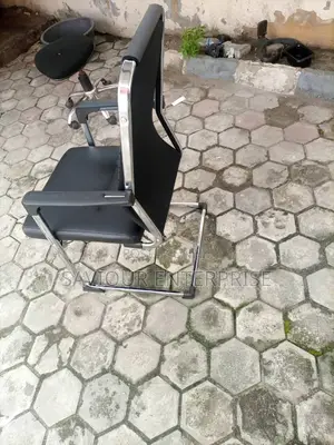 Quality Executive Leather Visitors Office Chair.
