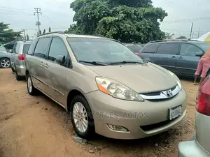 Toyota Sienna XLE Limited 4WD 2008 Gold