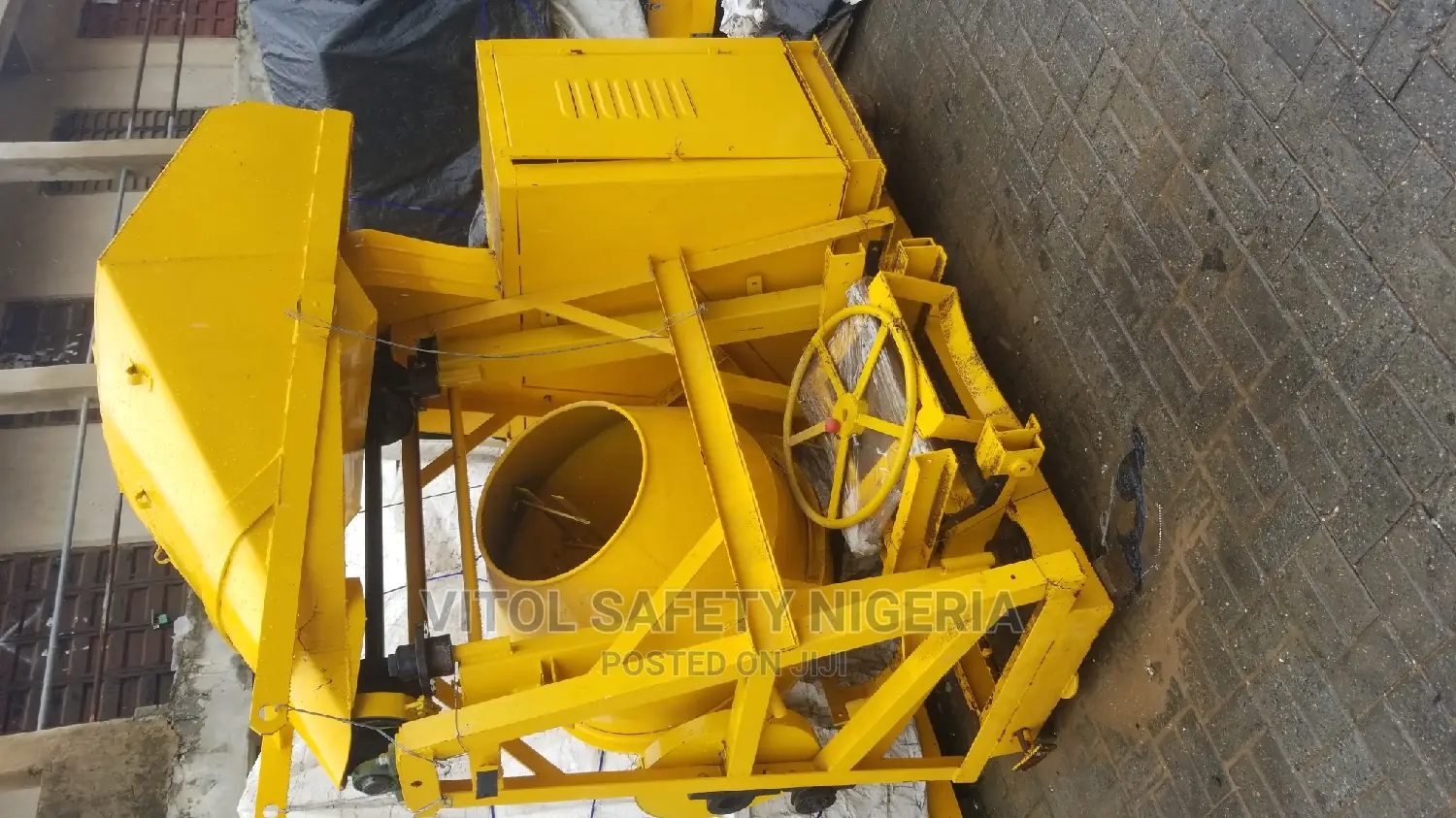 Concrete Mixer With Lifting Hoist