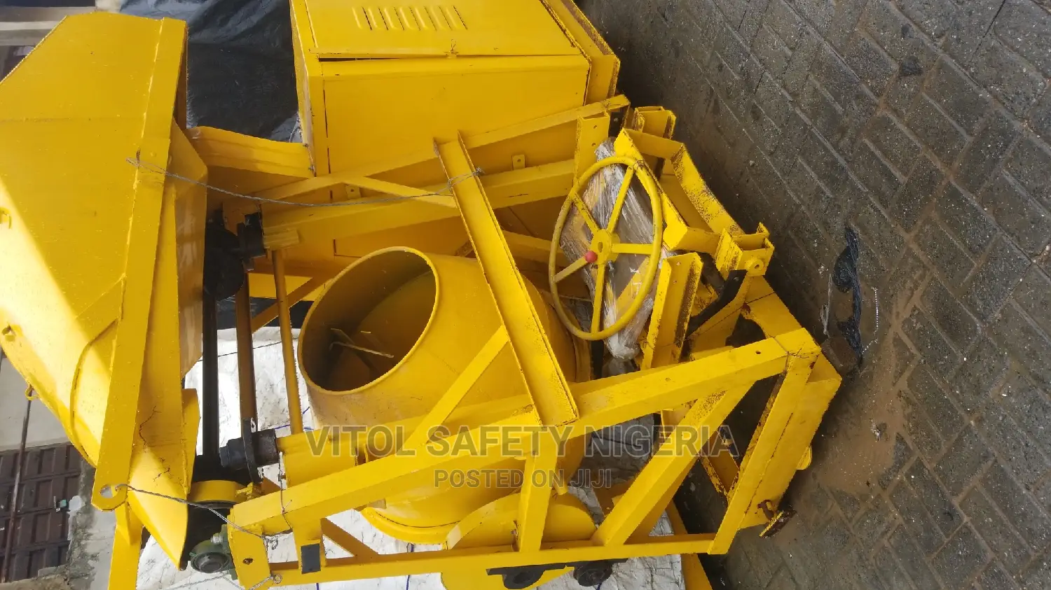 Concrete Mixer With Lifting Hoist