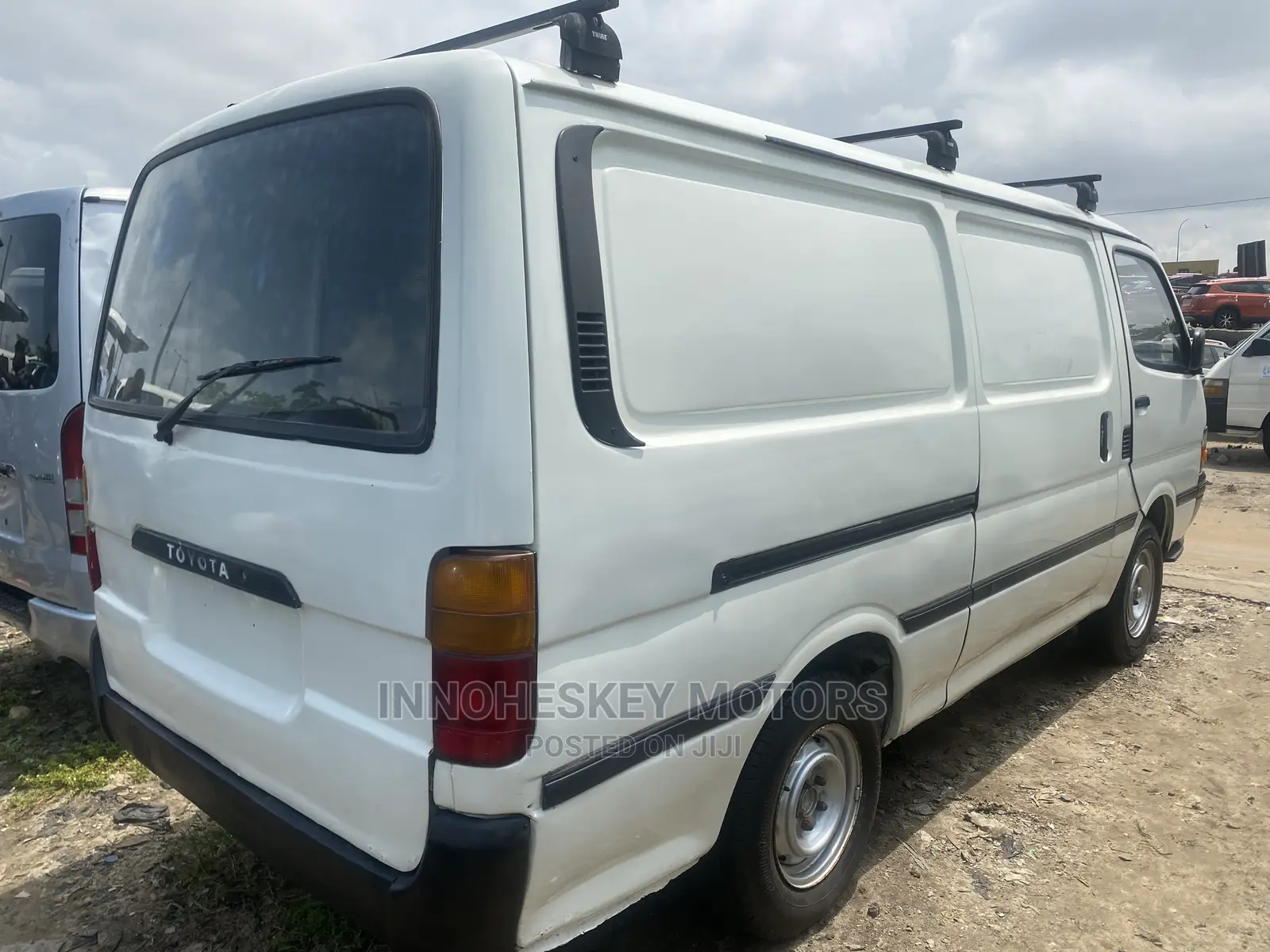 Toyota HiAce 2000 White