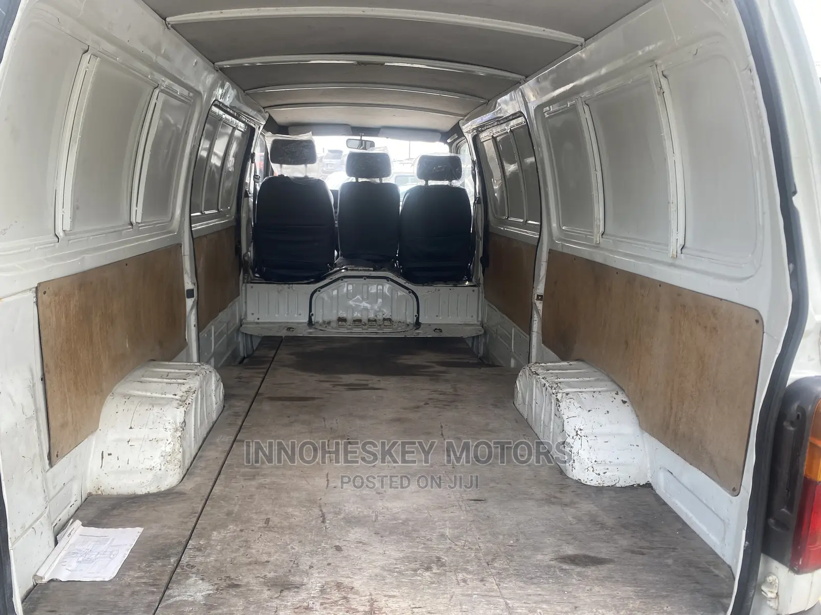 Toyota HiAce 2000 White