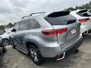 Toyota Highlander 2018 Silver