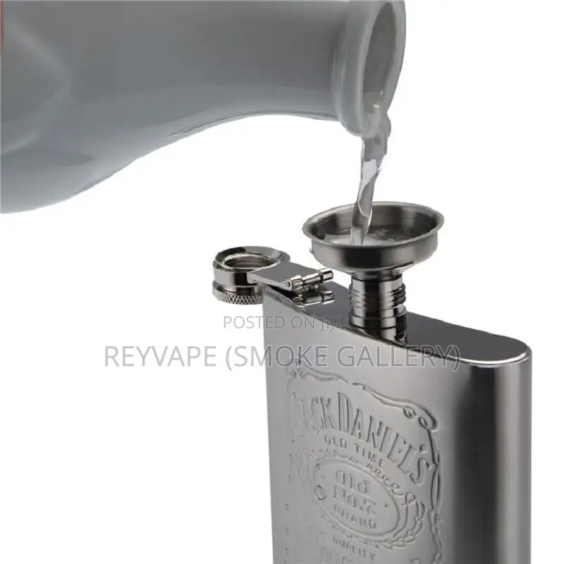 Whiskey Flask With Accessories
