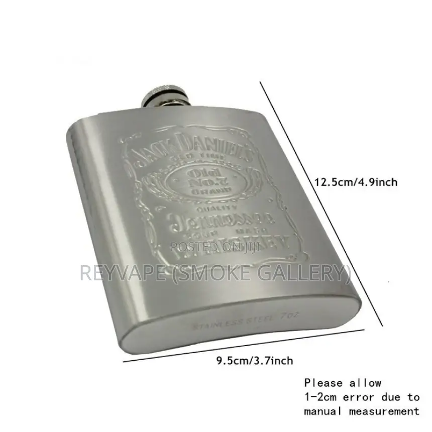 Whiskey Flask With Accessories
