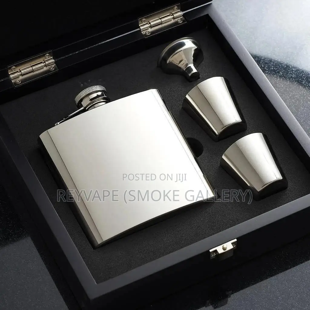 Whiskey Flask With Accessories