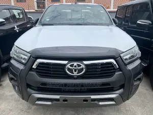 New Toyota Hilux 2022 Gray