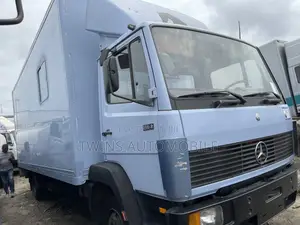 Mercedes-Benz 814 Container Body Blue