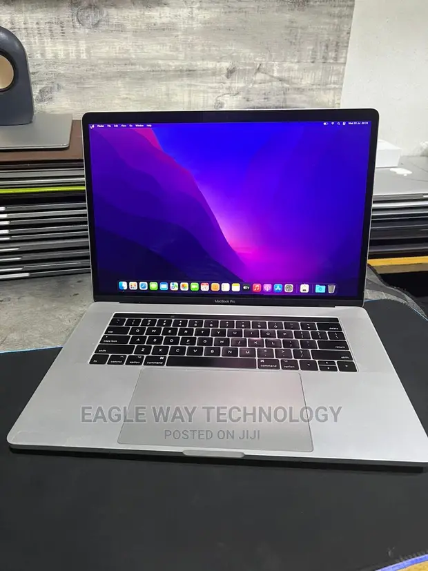 Macbook Pro メモリ16GB SSD512Gb 13インチ　シルバー Macbook Pro メモリ16GB SSD512Gb 13インチ シルバー