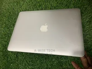 Laptop Apple MacBook Pro 2015 8GB Intel Core I5 SSD 256GB