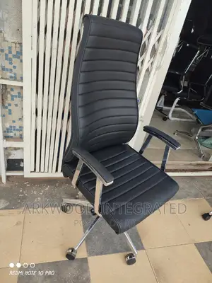 Quality Executive Adjustable Swivel Leather Office Chair.