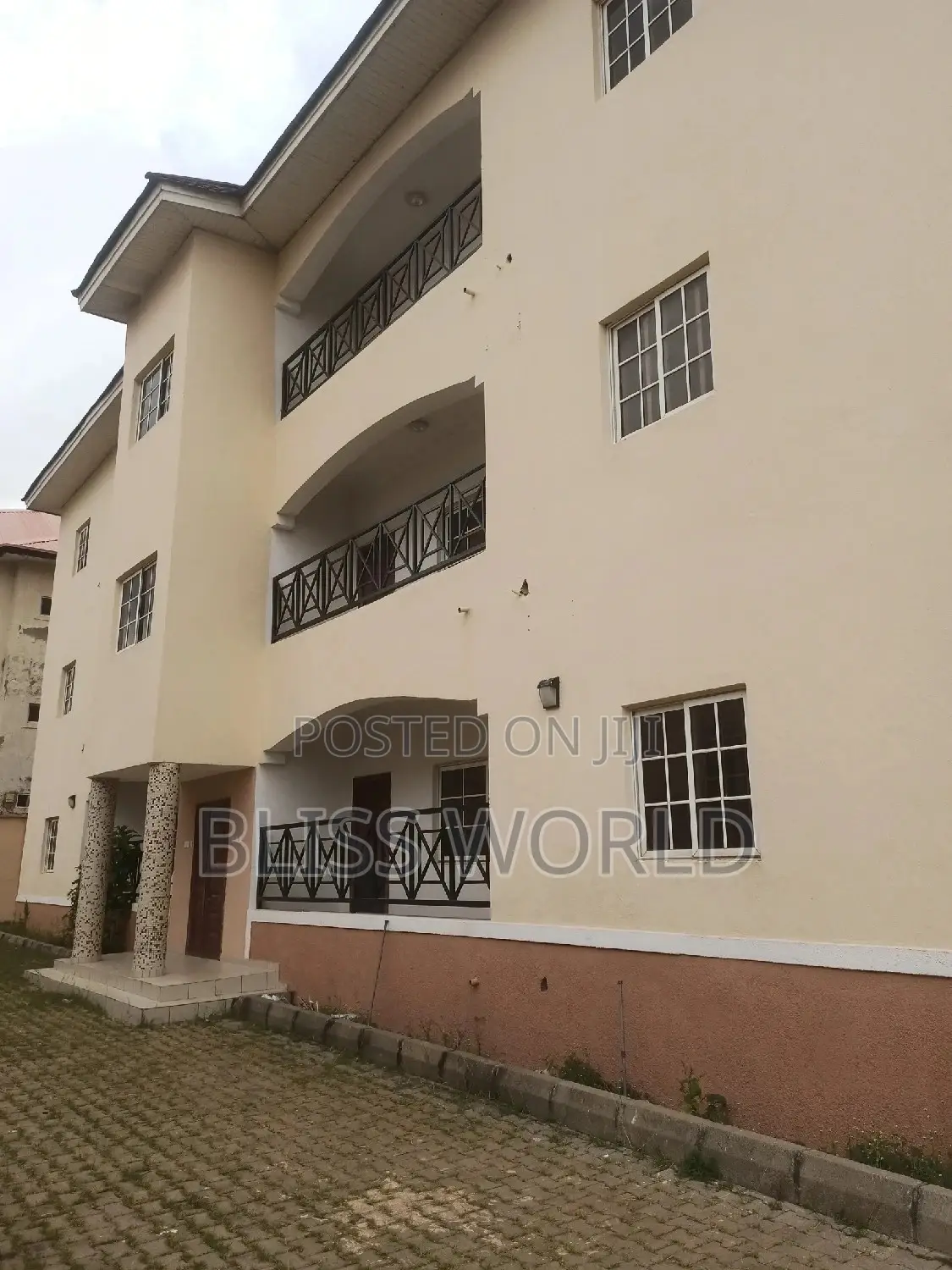 3bdrm Block of Flats in Mabuchi, Mabushi for sale