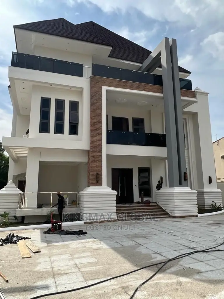 9bdrm Mansion in Maitama for sale