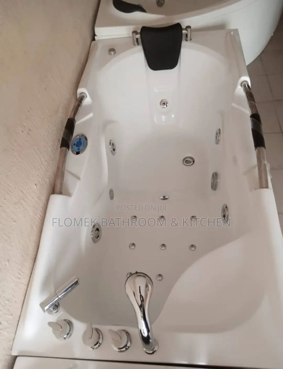 Single Headrest Jacuzzi Bath Tub