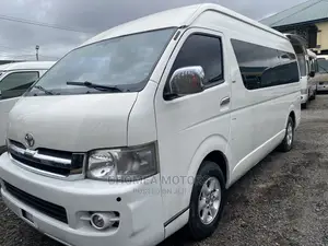 Toyota HiAce 2015 White
